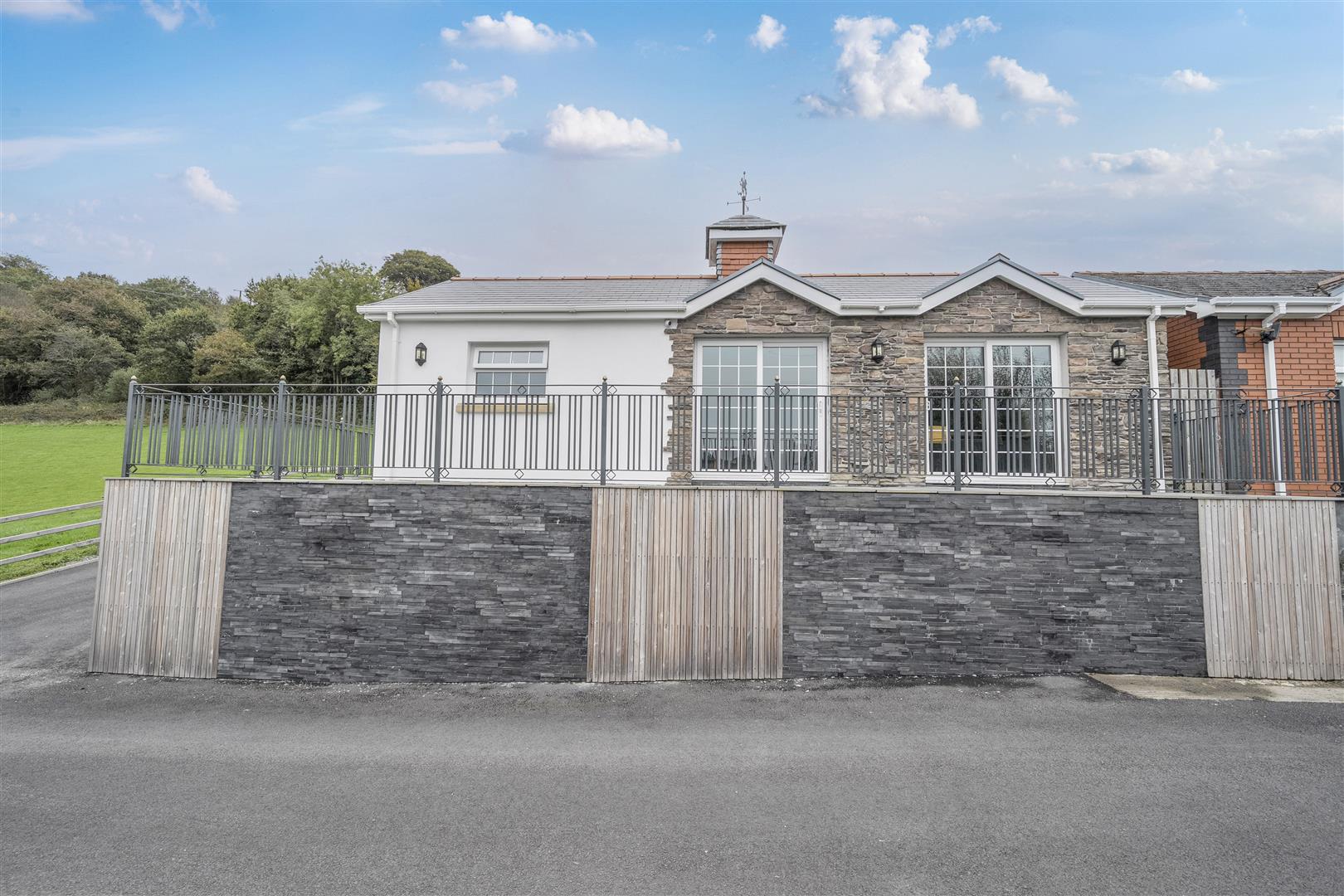 Sawel Court, Pontarddulais, Swansea, SA4 0TF